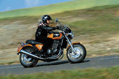 TRIUMPH 900 THUNDERBIRD S