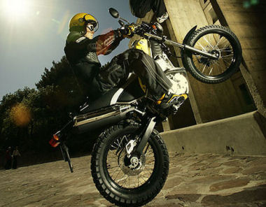 YAMAHA 250 TRICKER