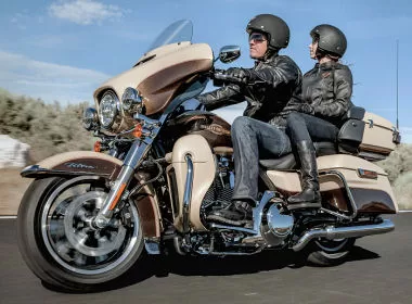 Photo de la Harley-Davidson 1690 ELECTRA GLIDE ULTRA CLASSIC FLHTCUI 2014