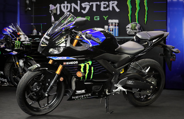 La Yamaha R3 passe aussi au coloris MotoGP Monster.
