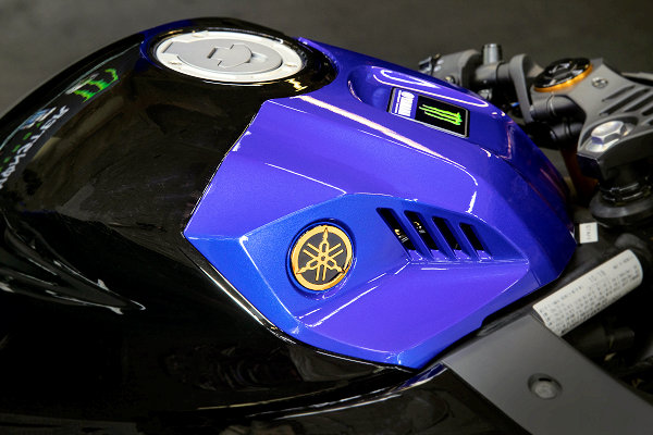 La Yamaha R3 passe aussi au coloris MotoGP Monster.